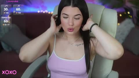 L O L A online show from 05-20-26, 07:09