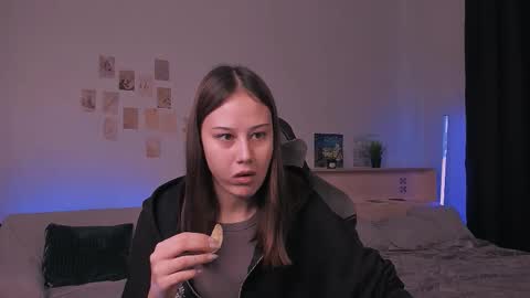 Nikol online show from 10-20-25, 10:49