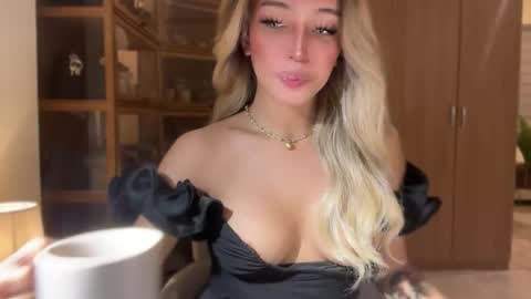 Pearl online show from 02-25-26, 08:13