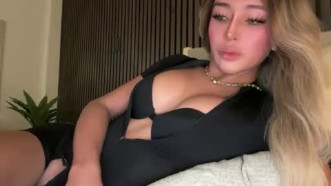 Snapshot of yourlovingpearlita1000 chatting on 04-21-26, 11:40 Pearl online show from 04-21-26, 11:40