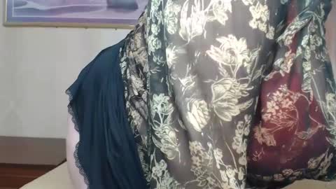 lANA online show from 10-14-25, 04:41