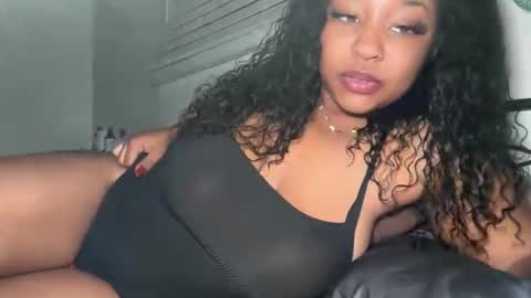 Snapshot of yourmommysilk chatting on 05-18-26, 12:22 YOURMOMMY online show from 05-18-26, 12:22