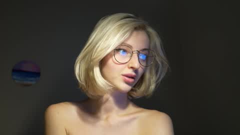 Snapshot of yournaughtymiss chatting on 01-17-25, 02:39 Eva online show from 01-17-25, 02:39