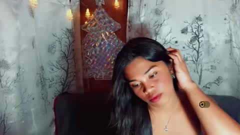 Snapshot of yourqueen_19 chatting on 05-05-26, 02:14 yourqueen_19 online show from 05-05-26, 02:14