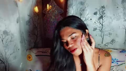 Snapshot of yourqueen_19 chatting on 05-19-26, 06:14 yourqueen_19 online show from 05-19-26, 06:14