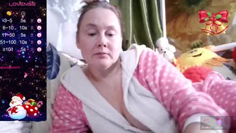 Snapshot of yoursexkroshka chatting on 12-25-24, 12:05 kroshka online show from 12-25-24, 12:05