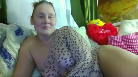 Snapshot of yoursexkroshka chatting on 09-21-25, 03:02 kroshka online show from 09-21-25, 03:02