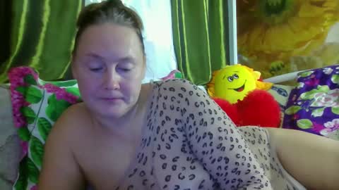 Snapshot of yoursexkroshka chatting on 10-06-25, 10:56 kroshka online show from 10-06-25, 10:56