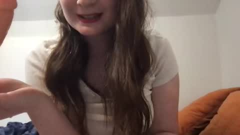 YoursTrulyBella online show from 04-18-26, 02:48