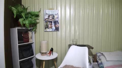 yoursubmissive_larah online show from 04-28-26, 06:40
