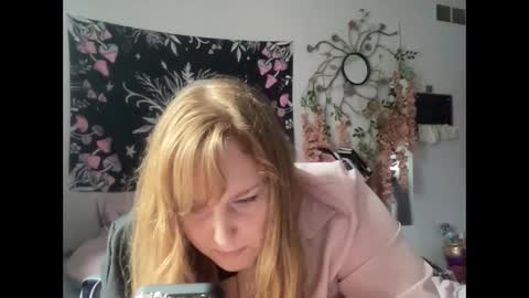 Snapshot of yourthickgingergoddess chatting on 02-04-25, 08:38 yourthickgingergoddess online show from 02-04-25, 08:38