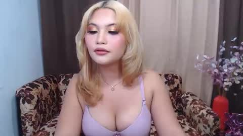 Snapshot of youungsextdeity chatting on 05-16-26, 10:01 cathy online show from 05-16-26, 10:01