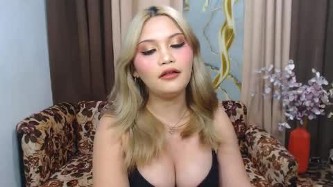 Snapshot of youungsextdeity chatting on 07-15-26, 11:15 cathy online show from 07-15-26, 11:15
