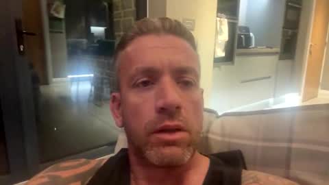 Snapshot of youwantus69 chatting on 10-21-25, 04:57 You want us 69 online show from 10-21-25, 04:57