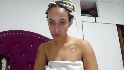 Snapshot of youwishtobeme chatting on 12-30-24, 03:03 elizabeth ju online show from 12-30-24, 03:03