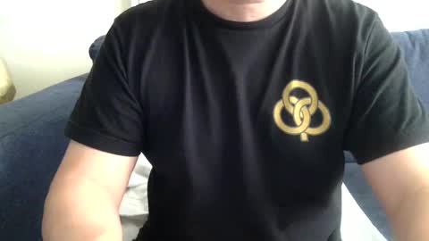 Snapshot of yque2 chatting on 01-06-25, 08:18 yque online show from 01-06-25, 08:18