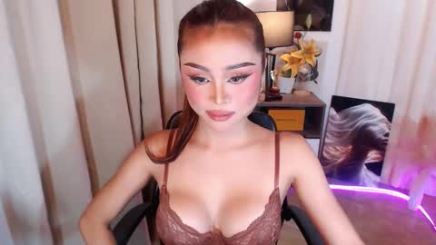 Snapshot of ysabellefox chatting on 12-21-25, 10:33 ysabellefox online show from 12-21-25, 10:33