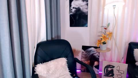 Snapshot of ysabellefox chatting on 03-10-26, 09:03 ysabellefox online show from 03-10-26, 09:03