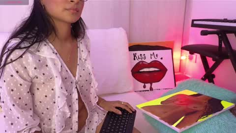 Snapshot of yues0506 chatting on 01-24-25, 03:22 Yurani online show from 01-24-25, 03:22
