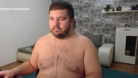 Snapshot of yugogee chatting on 10-30-25, 10:43 Yugo -  online show from 10-30-25, 10:43