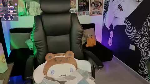 Snapshot of yuhwa chatting on 11-28-25, 06:21 rawr Anne Independent model online show from 11-28-25, 06:21