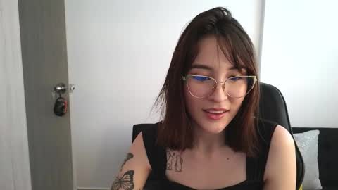 Yulienne online show from 11-14-25, 08:51