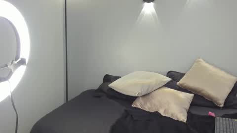 yulievans online show from 01-12-25, 01:21