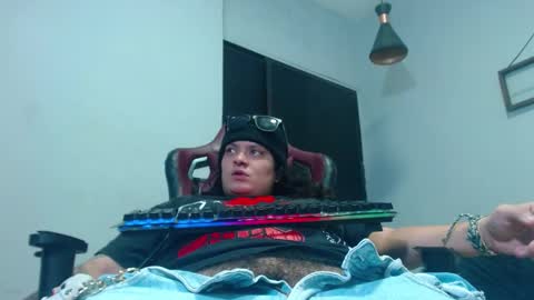 Snapshot of yumandsay chatting on 11-12-25, 07:53 Snowflake online show from 11-12-25, 07:53