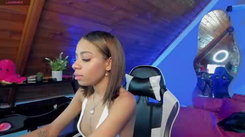 yumi_hanna online show from 12-15-25, 02:49