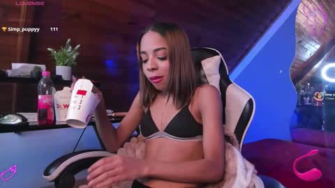 yumi_hanna online show from 12-17-25, 11:33