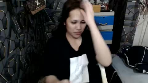 Snapshot of yumi_white chatting on 01-13-26, 01:00 yumi online show from 01-13-26, 01:00