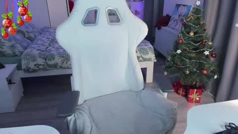 Yumi 3 online show from 12-22-24, 02:38