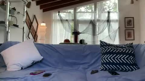 yumiandwolf online show from 10-28-25, 05:15