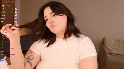 Snapshot of yumiyammy chatting on 05-18-26, 04:07 YumemiyaYumi online show from 05-18-26, 04:07