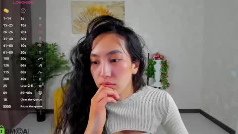 Snapshot of yummy_lamii chatting on 02-25-26, 02:32 Cindey online show from 02-25-26, 02:32