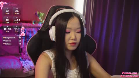 Snapshot of yummy_maya chatting on 02-06-25, 08:18 Chimi online show from 02-06-25, 08:18