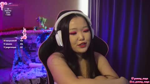 Snapshot of yummy_maya chatting on 02-09-25, 08:11 Chimi online show from 02-09-25, 08:11
