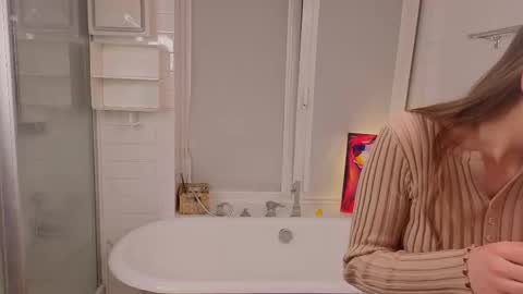 Snapshot of yummyemiily chatting on 02-06-26, 05:49 Emily online show from 02-06-26, 05:49