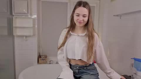 Snapshot of yummyemiily chatting on 02-07-26, 05:16 Emily online show from 02-07-26, 05:16