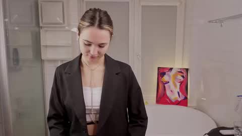 Snapshot of yummyemiily chatting on 02-09-26, 04:55 Emily online show from 02-09-26, 04:55