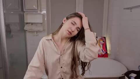 Snapshot of yummyemiily chatting on 02-17-26, 04:13 Emily online show from 02-17-26, 04:13