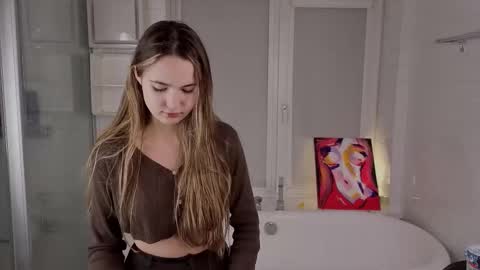 Snapshot of yummyemiily chatting on 02-22-26, 04:05 Emily online show from 02-22-26, 04:05