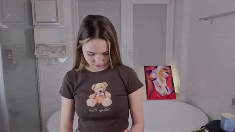 Snapshot of yummyemiily chatting on 02-26-26, 04:50 Emily online show from 02-26-26, 04:50