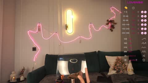 Snapshot of yummyik chatting on 12-21-24, 01:10 Yummy online show from 12-21-24, 01:10