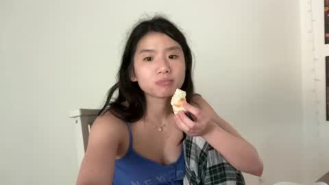 Snapshot of yumyumcandygirl chatting on 07-09-26, 04:00 Roxie online show from 07-09-26, 04:00
