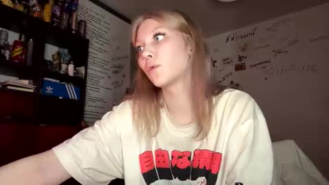 Snapshot of yunarosee chatting on 01-18-26, 08:01 yunarosee online show from 01-18-26, 08:01