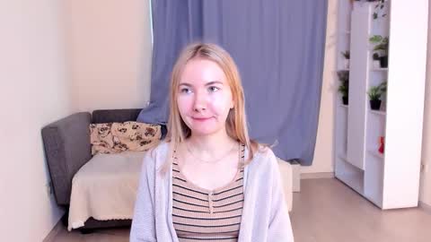 Snapshot of yuricazel chatting on 11-06-25, 07:31 Alesia online show from 11-06-25, 07:31