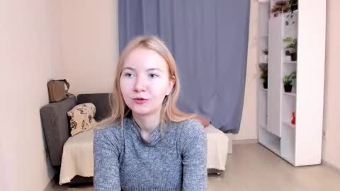 Snapshot of yuricazel chatting on 11-09-25, 07:06 Alesia online show from 11-09-25, 07:06