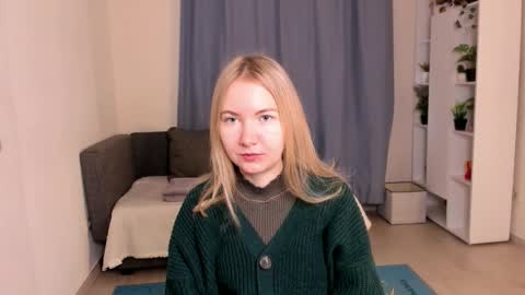 Snapshot of yuricazel chatting on 11-17-25, 07:14 Alesia online show from 11-17-25, 07:14