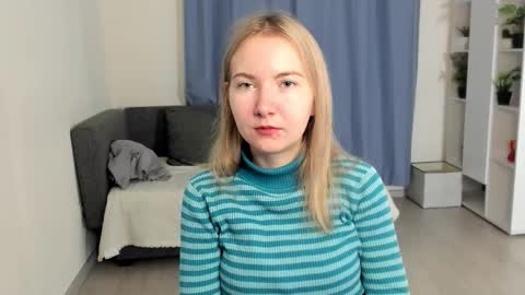 Snapshot of yuricazel chatting on 11-18-25, 07:35 Alesia online show from 11-18-25, 07:35